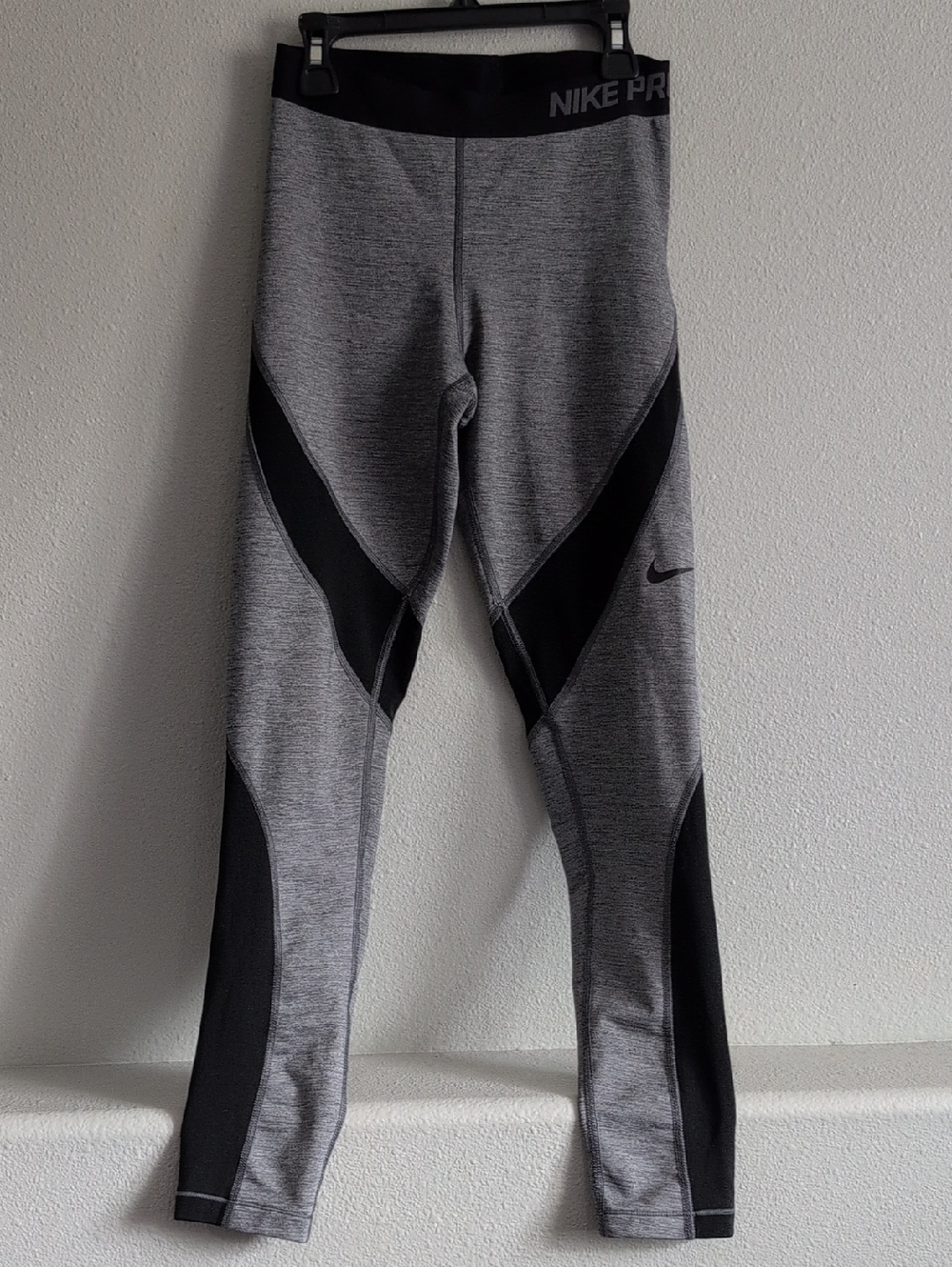 Nike Women's Gray/Black Performance Leggings